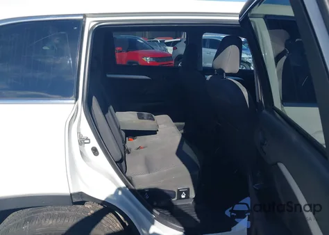 2018 Toyota Highlander Le z USA, uszkodzony, nr VIN 5TDZARFH6JS037199